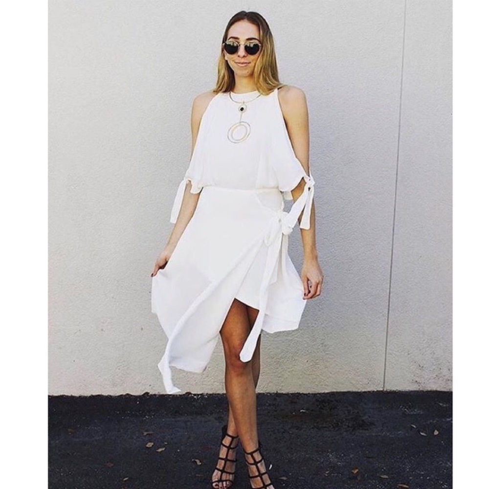 Elliatt Captivate White Cold Shoulder Dress Size XS